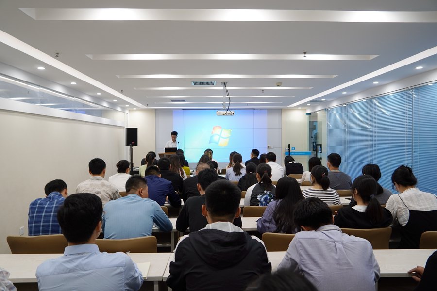 U8国际“四表三小组”管理制度正式实施