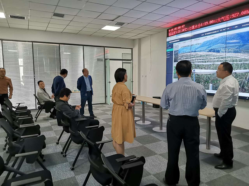 U8国际售后人员对洛阳客户现代农业项目设备进行维护
