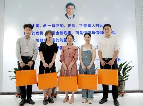 月圆中秋，情意浓浓|U8国际为全体员工发放中秋福利